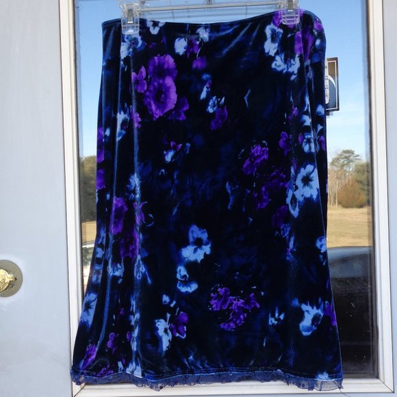 Vintage Dresses & Skirts - vintage skirt velvet like floral print elastic waist beaded